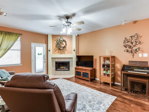 4920 Winding Trl, Grand Prairie, TX 75052