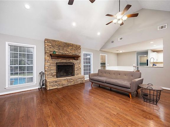5th image of 25 McCoy Ln