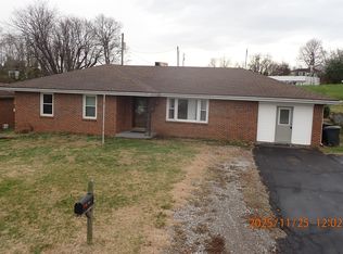 102 Cave Springs Dr, Lancaster, KY 40444