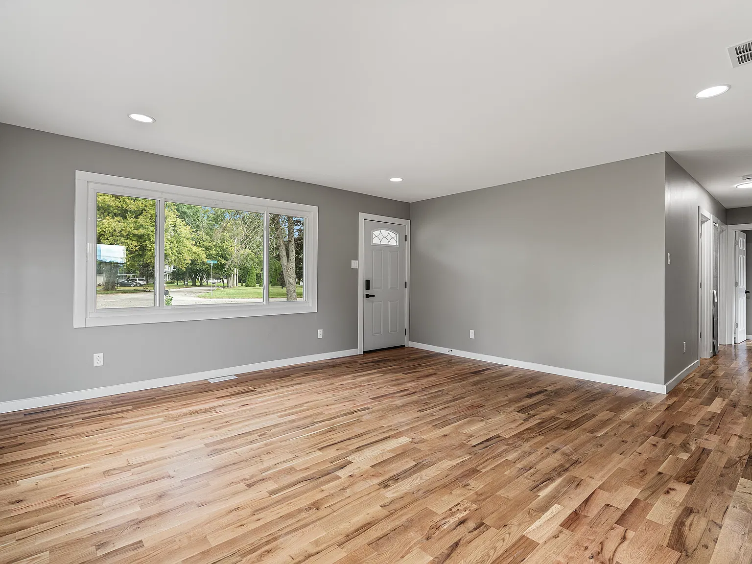 3 bed, 1218 sqft, $2,000 — Photo 3