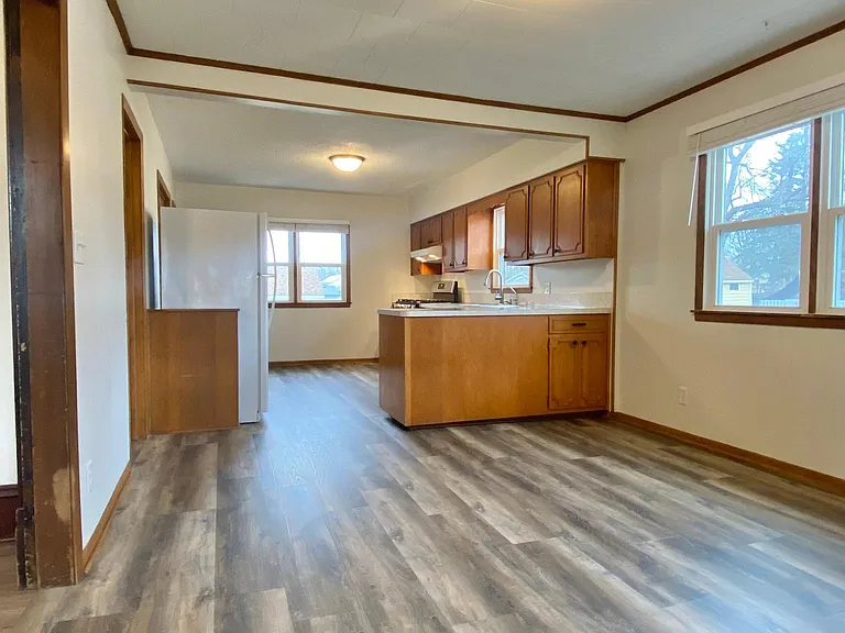 802 N Holcombe Ave — Photo 3