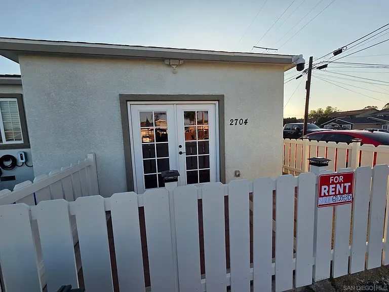2702 Grove St #4 — Photo 12
