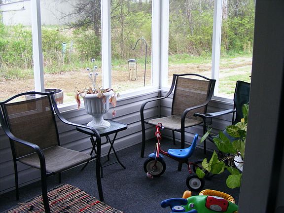 3rd image of 711 Flagstone Dr