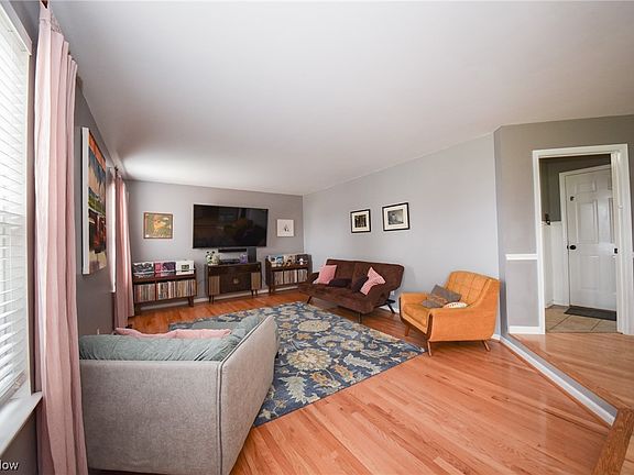 4th image of 5963 Triple Crown Dr