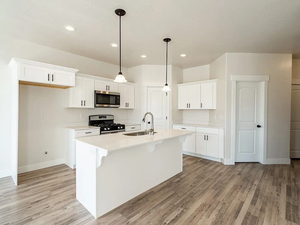 4207 W 1850 N
