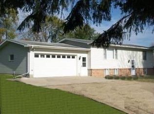 18394 203rd St, Hutchinson, MN 55350