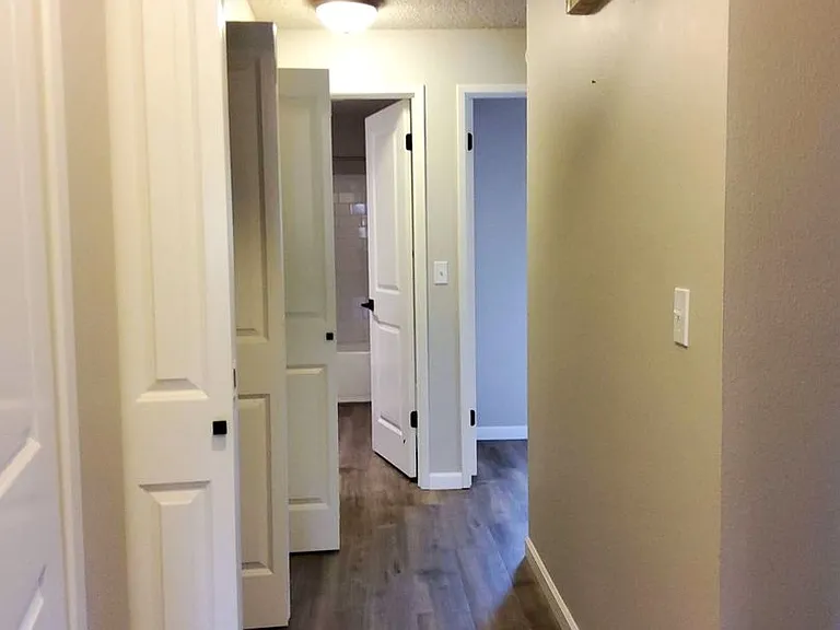 2100 Eldridge Ave — Photo 12