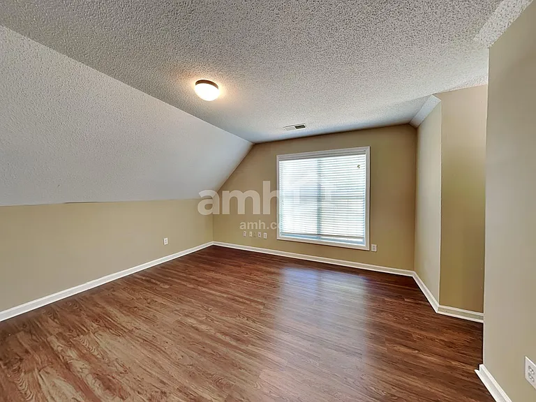 620 Claredon Ct — Photo 18