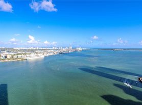 335 Biscayne Blvd