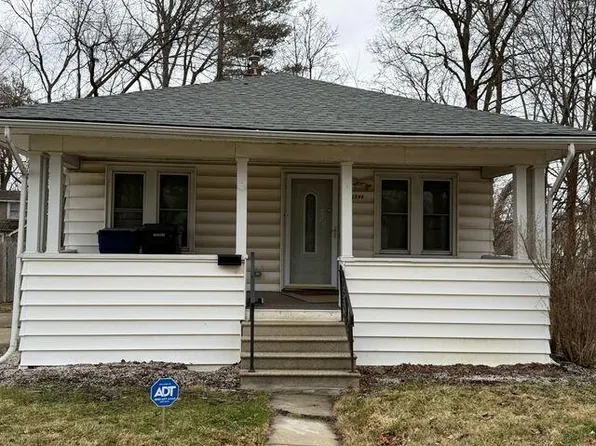 2844 Mackin Rd, Flint, MI 48504