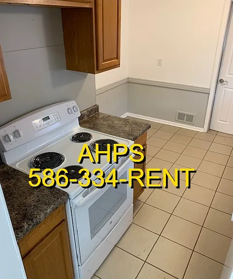 944 E Morehouse Ave — Photo 4