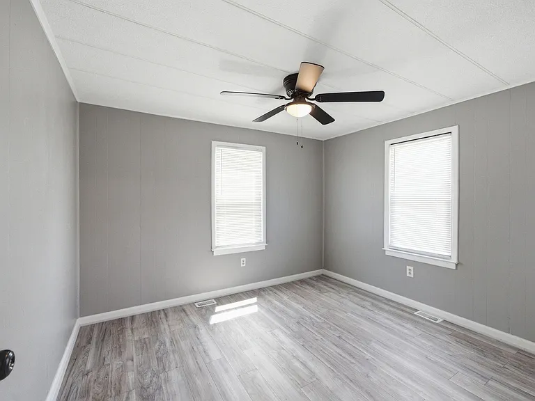 320 E Earp St — Photo 26