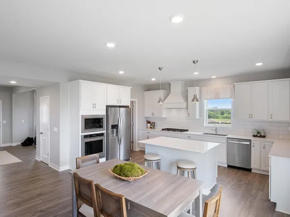 2089 Kestrel Dr, Shakopee, MN 55379