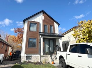 719 3rd St, Mississauga, ON L5E1B8