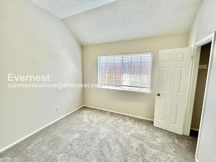 1608 Willow Crk — Photo 14