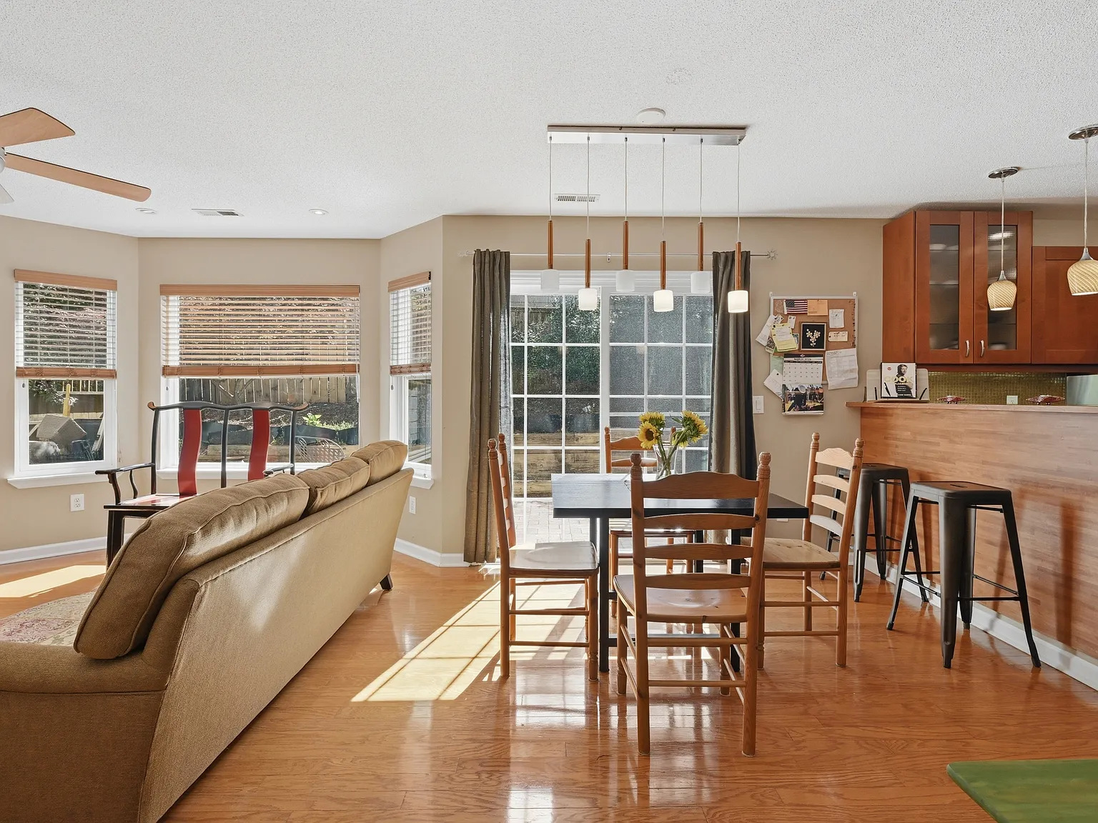 4 bed, 2.5 bath, 2450 sqft, $2,795 — Photo 4