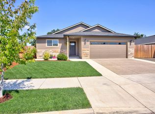 214 Singing Grass Dr, Central Pt, OR 97502