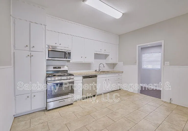 107 Windsor Ct — Photo 10