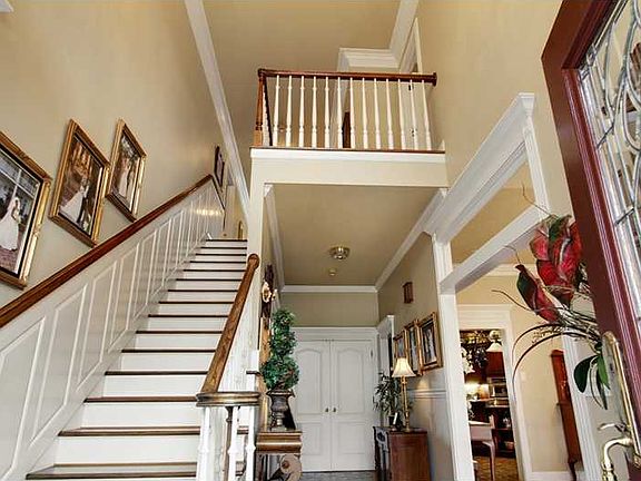 2nd image of 9 Turnberry Dr