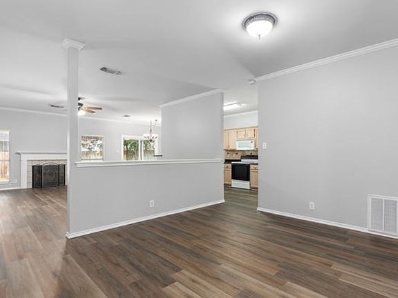 3rd image of 15734 Knollpine