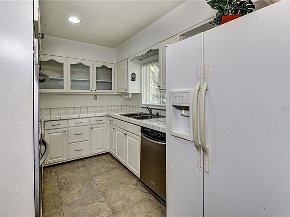 5th image of 443 Bennett Ave