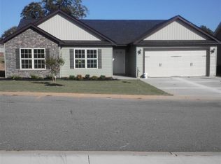 221 Sleepy River Rd, Simpsonville, SC 29681