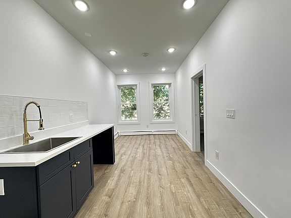 2nd image of 211 Woodward St #10-2