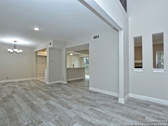 5th image of 134 Encino Grande St