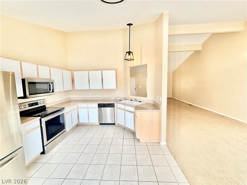 3 bed, 2.0 bath, 1666 sqft, $1,800 — Photo 3