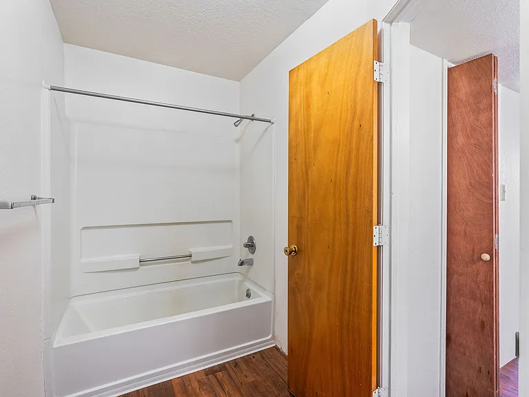 Brandywood Park Apartments — Photo 8