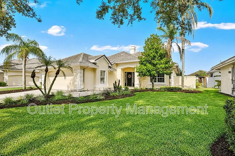 3 bed, 2.0 bath, 2521 sqft, $3,300 — Photo 3