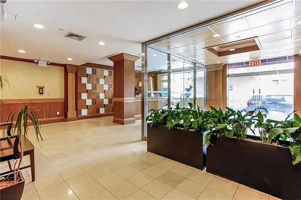 Sold by Avenue Sotheby's International Realty | media 23