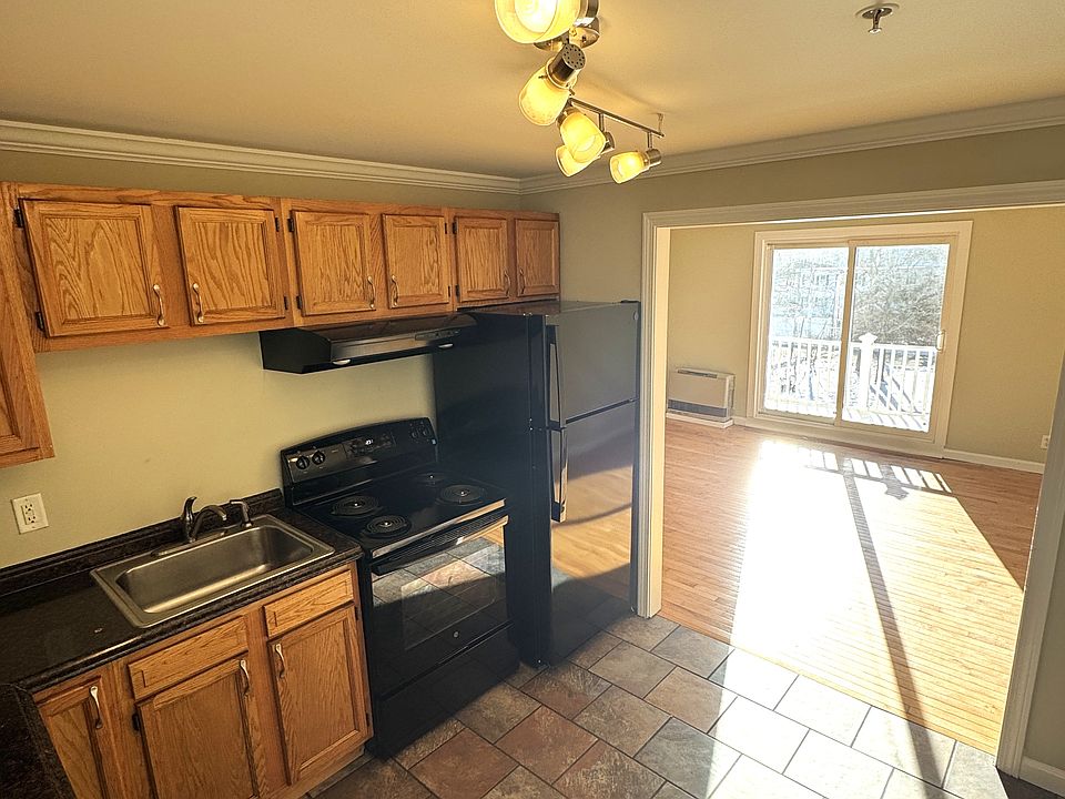 1st image of 17 Burnham St APT 11