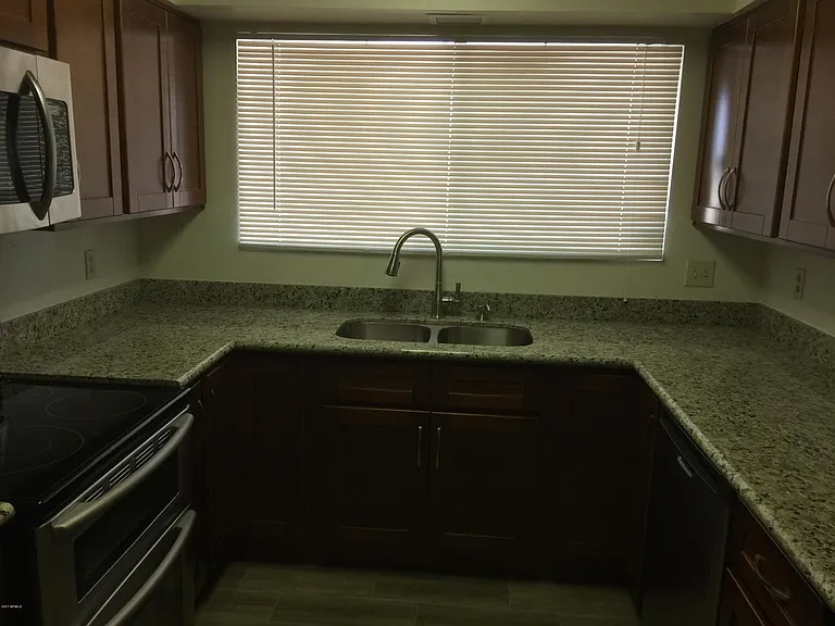 3945 W Mission Ln — Photo 5