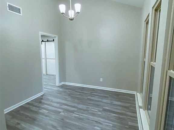4th image of 1702 Oakbury Dr