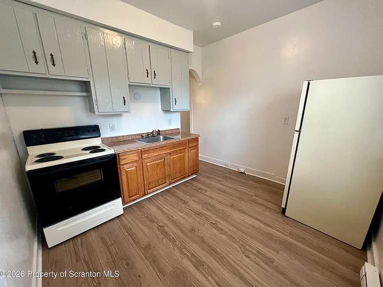1405 Linden St — Photo 9