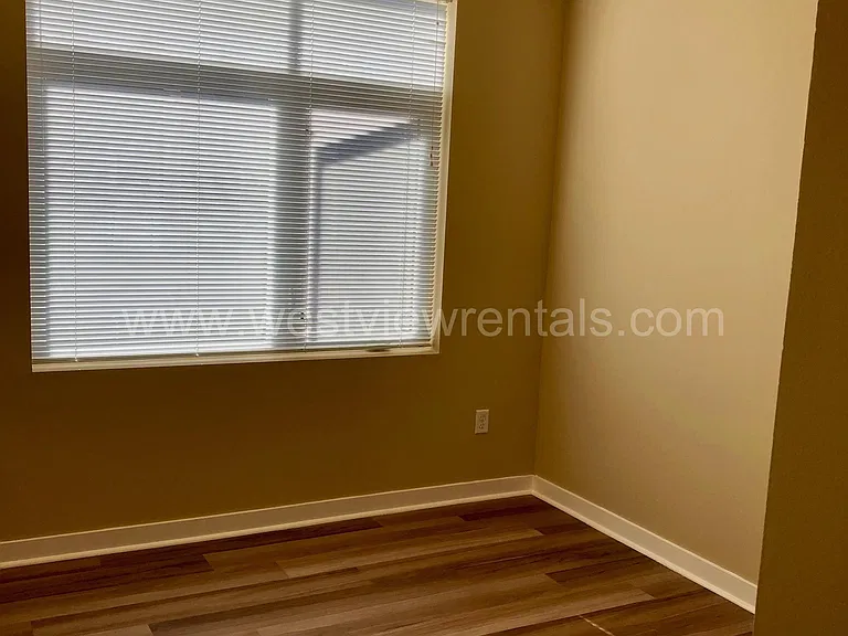 200 E Maple St — Photo 439