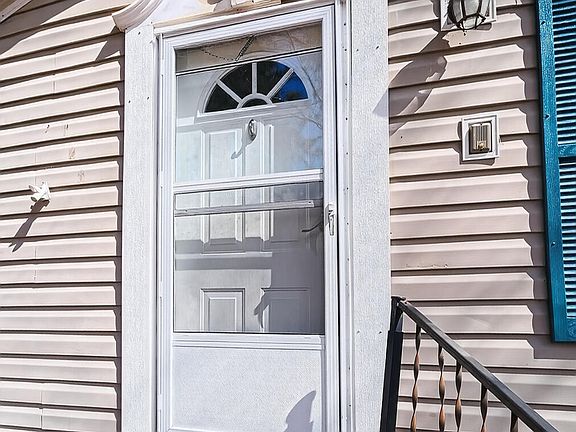 4th image of 628 Deepwood Ct
