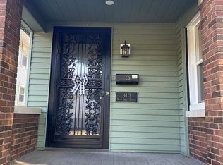 410 1/2 W Green St, Champaign, IL 61820