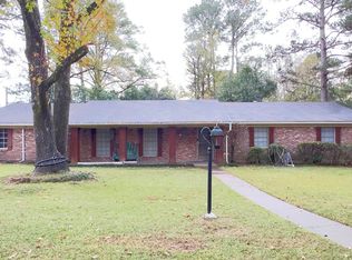 2009 Lake Trace Dr, Jackson, MS 39211