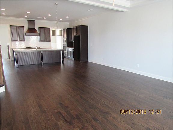 4th image of 2438 Skyland Way NE