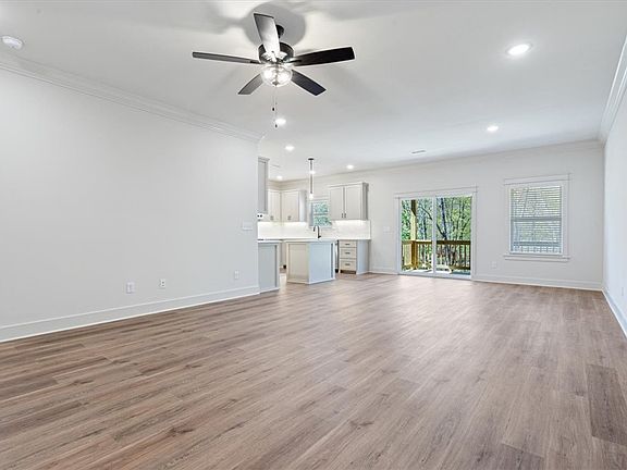 5th image of 8 Roxburgh Ln