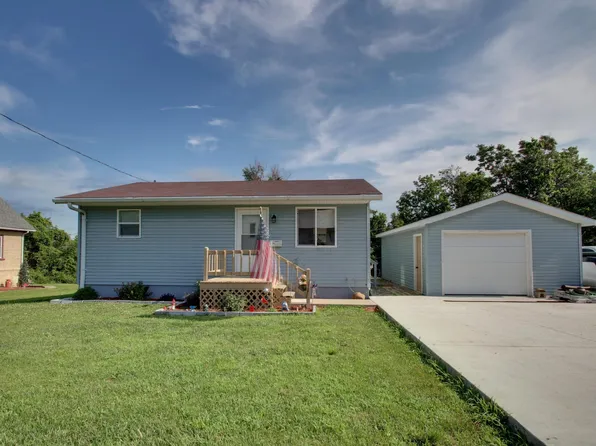 461 Oak St, Hamilton, IL 62341