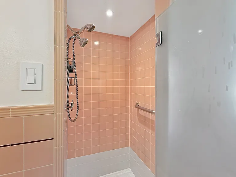 950 Olive St — Photo 15