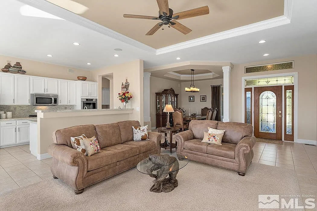4 bed, 2358 sqft, $5,000 — Photo 3