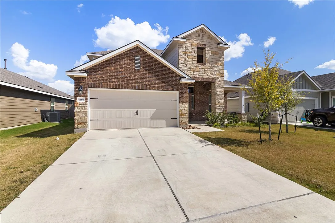 4 bed, 2.5 bath, 2604 sqft, $2,800 — Photo 3