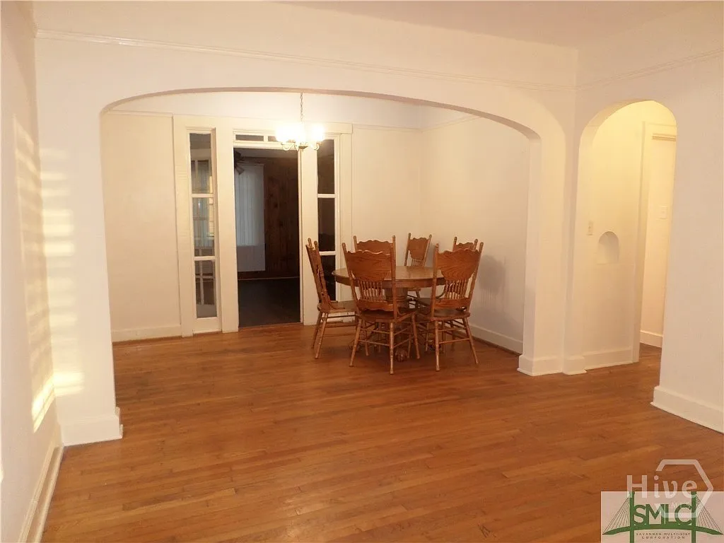 3 bed, 2.0 bath, 1724 sqft, $2,200 — Photo 3