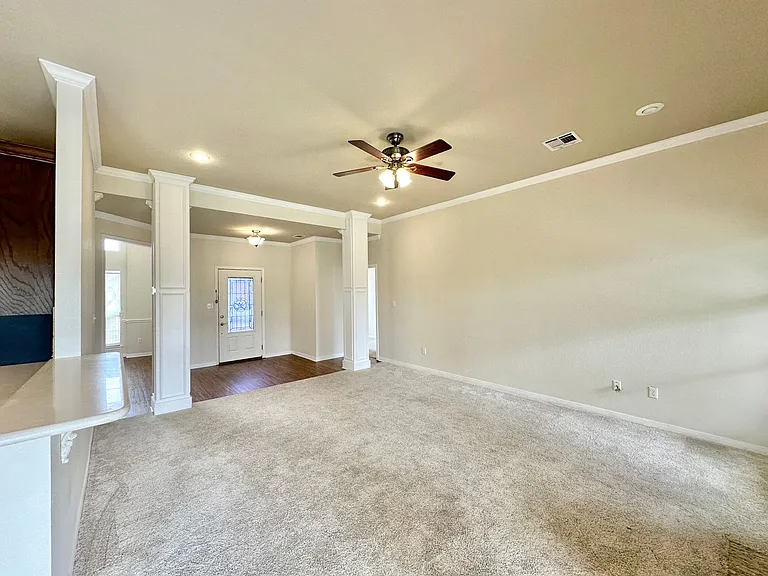 705 Marshall Dr — Photo 7