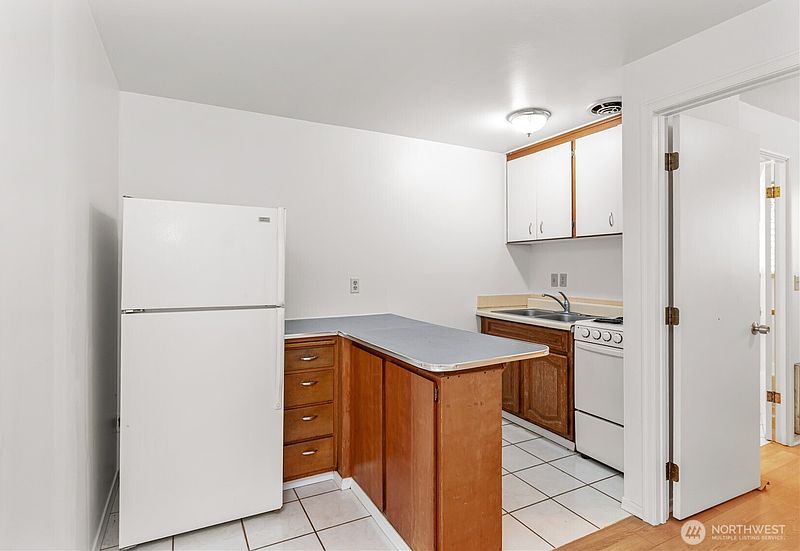 2nd image of 710 NE 43rd Street