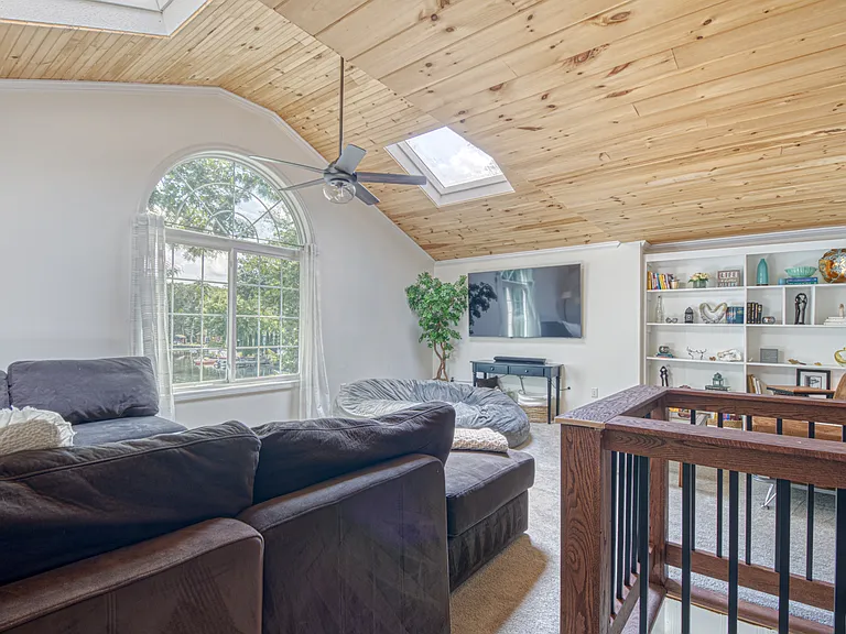 149 Lakeview Dr — Photo 5